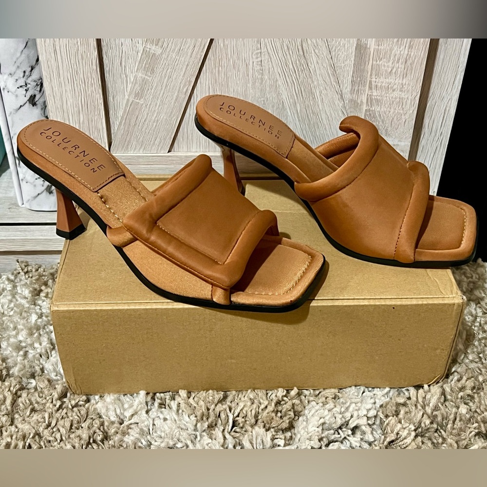 JOURNEE COLLECTION Women's Tan Heeled Mules Size 10 NIB